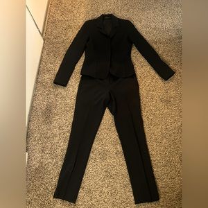 Theory suit … Mint condition - Top size 2 - Pants size 4